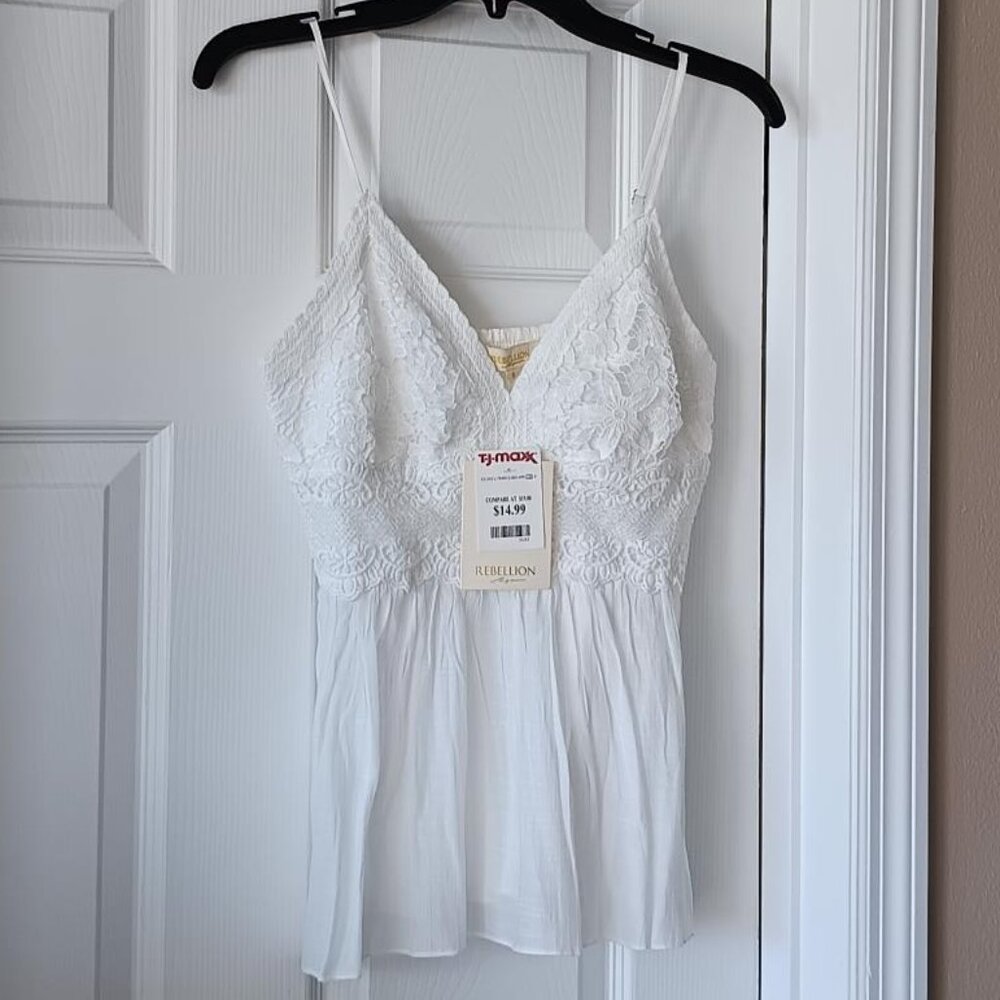 Womens Top Cami Style with Adjustable Straps White Size Small NEW